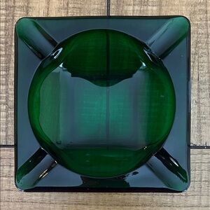 Hazel-Atlas Mid Century Moder Elegant Green Glass Ashtray